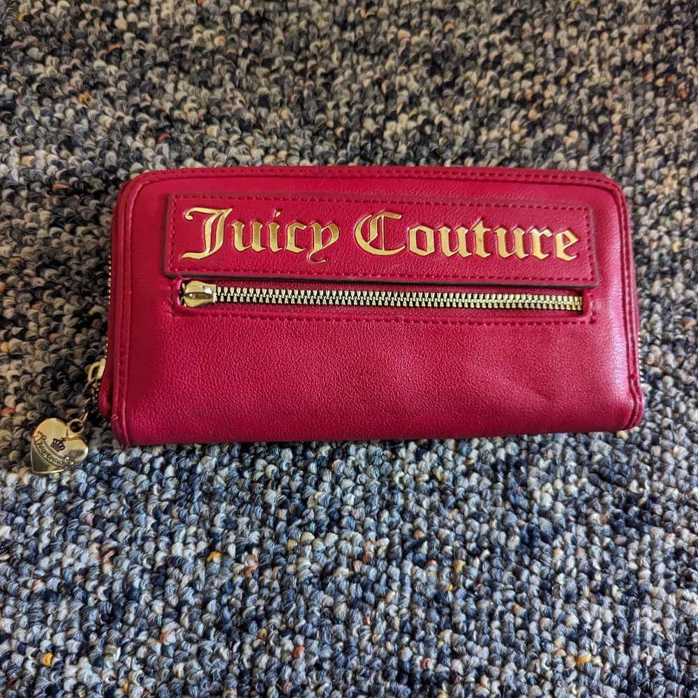 JUICY COUTURE FAUX LEATHER PINK LONG WALLET W/ GOLD HARDWARE